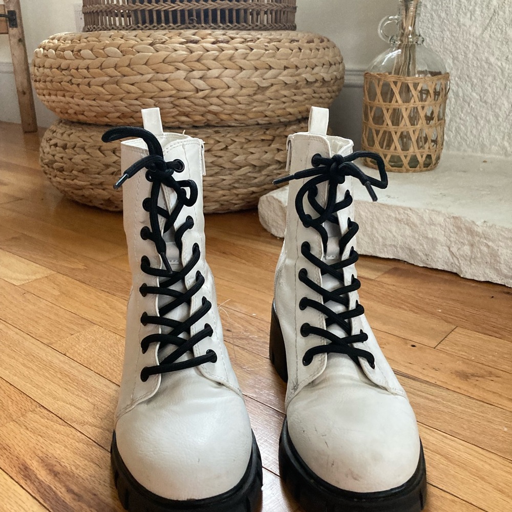 white boots - Picture 2 of 6